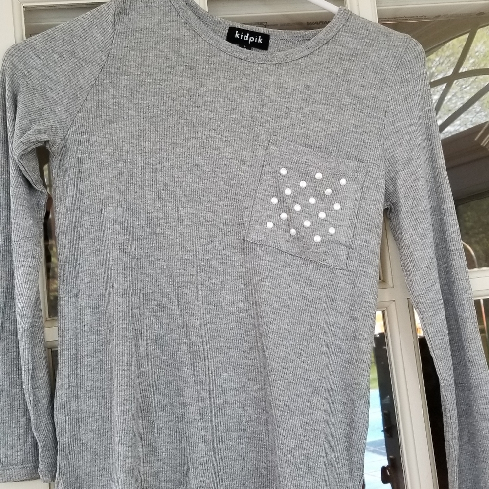 Long sleeve grey short with beads
